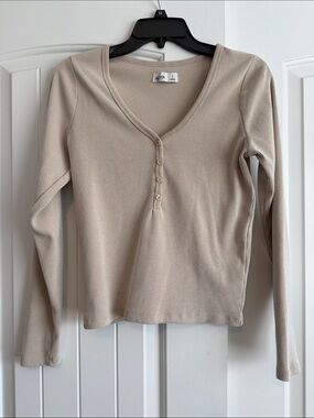 Hollister Ribbed V-Neck Long-Sleeve Henley Top